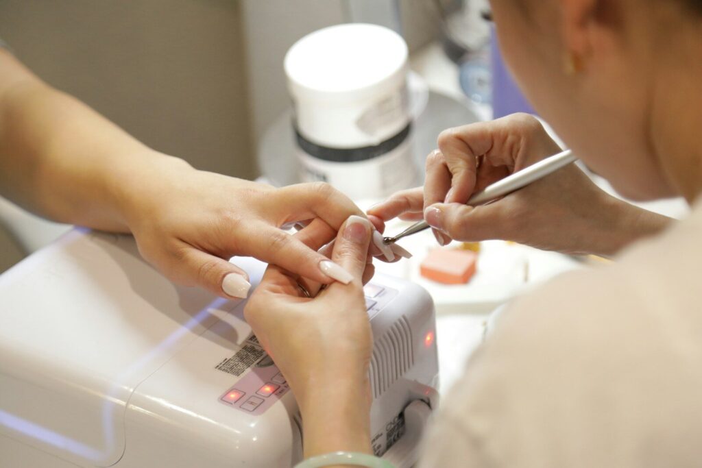 Chương trình học nail, tóc, facial ở trường Santa Ana Beauty Academy ở California, Mỹ
