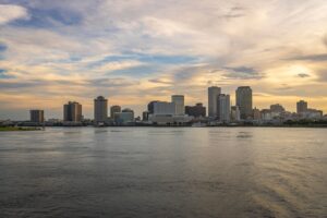 Đường chân trời New Orleans bên sông Mississippi