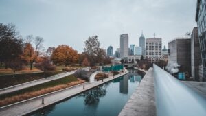Kênh nước và các tòa nhà tại Indianapolis, Indiana
